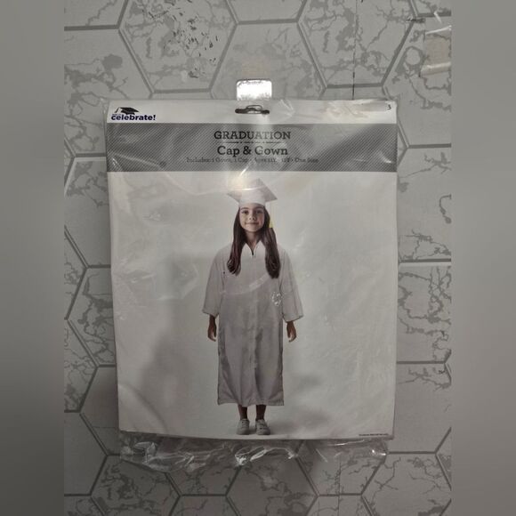 Graduation Childrens Cap and Gown for Ages 11Y-12Y, White, One Size - Picture 2 of 8